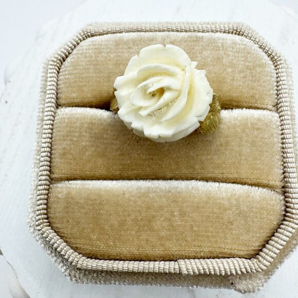 Vtg 14K Yellow Gold Carved Rose Ring With Leaves 2.4g Fine Jewelry Size 5.5 Band - Picture 6 of 16